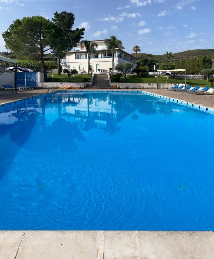 Hotel La Tombola Агрополи Екстериор снимка