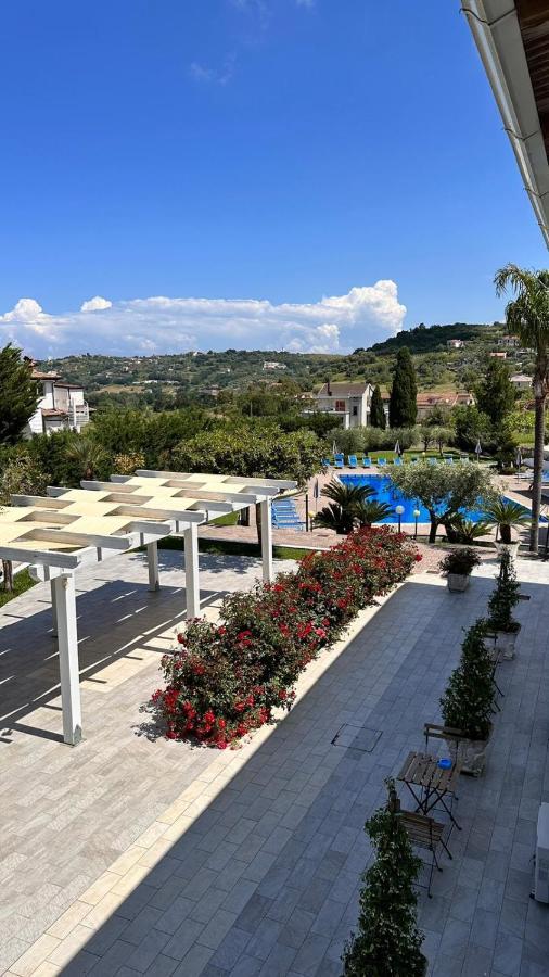 Hotel La Tombola Агрополи Екстериор снимка